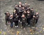 Deváťáci v třídních mikinách